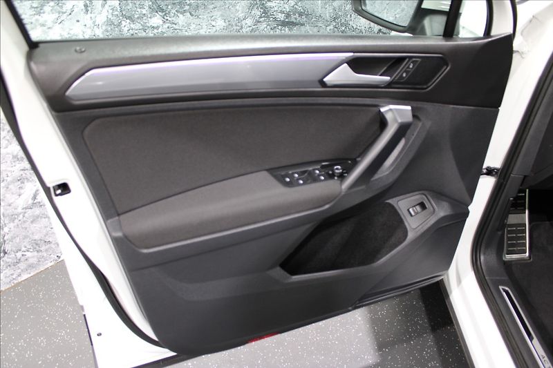 Volkswagen Tiguan 1,5 TSI Active 1.majitel - fotka 9 z 33