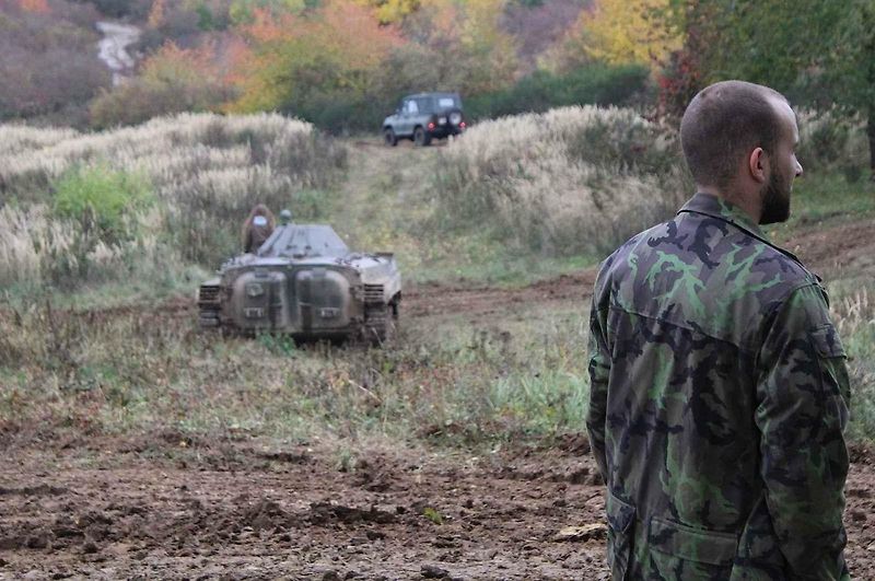 Setkání s názvem Kozinec, které se uskutečňuje dvakrát do roka, vždy na jaře a na podzim, je pro vyznavače vojenské historické techniky plné zážitků.