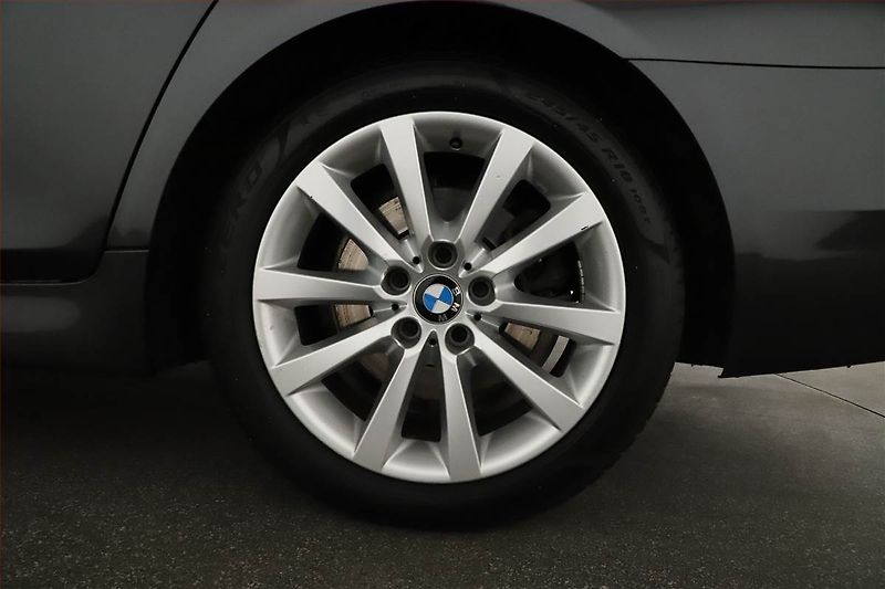 BMW Řada 5 (2013) 520d xDrive, 4X4, Automat, ČR - fotka 20 z 20