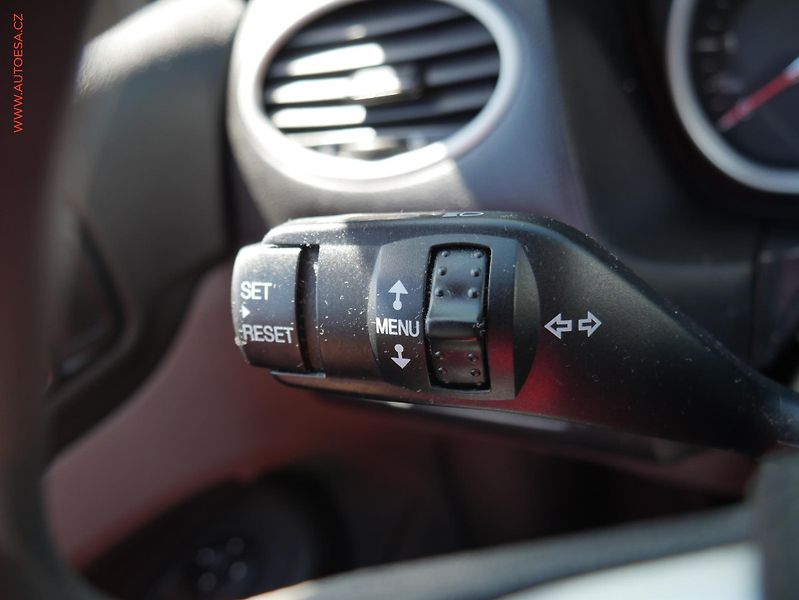 Ford Focus (2008) 1.6 TDCi, ČR, AC - fotka 12 z 16