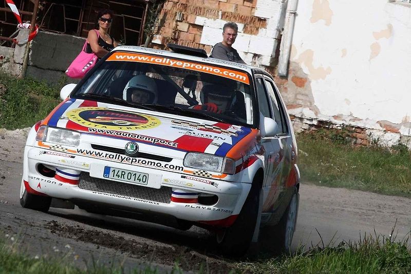 Jiří Hladík se svým zbrusu novým vozem Renault Clio Rally5 Phase II.