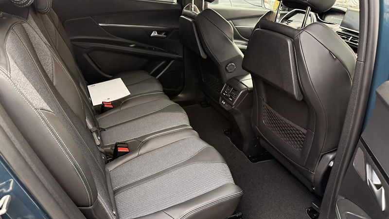 Peugeot 5008 (2021) ALLURE 1.2i,REZERVOVÁNO - fotka 15 z 18