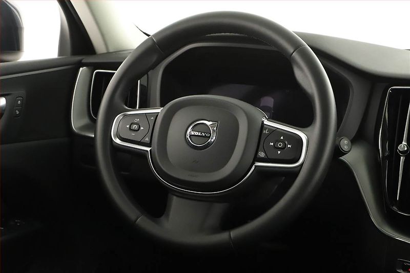 Volvo XC60 (2023) B4 - fotka 8 z 20