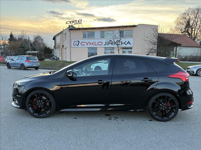 Ford Focus 2,0 TDCi ST 136kW Xen,Šíbr,Nav - fotka 44 z 46