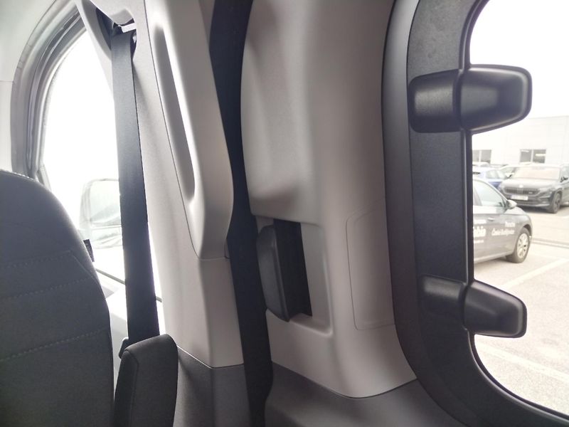 Volkswagen Caravelle Life 2,0 TDI DR 4MOTION 8AUTOM - fotka 13 z 27