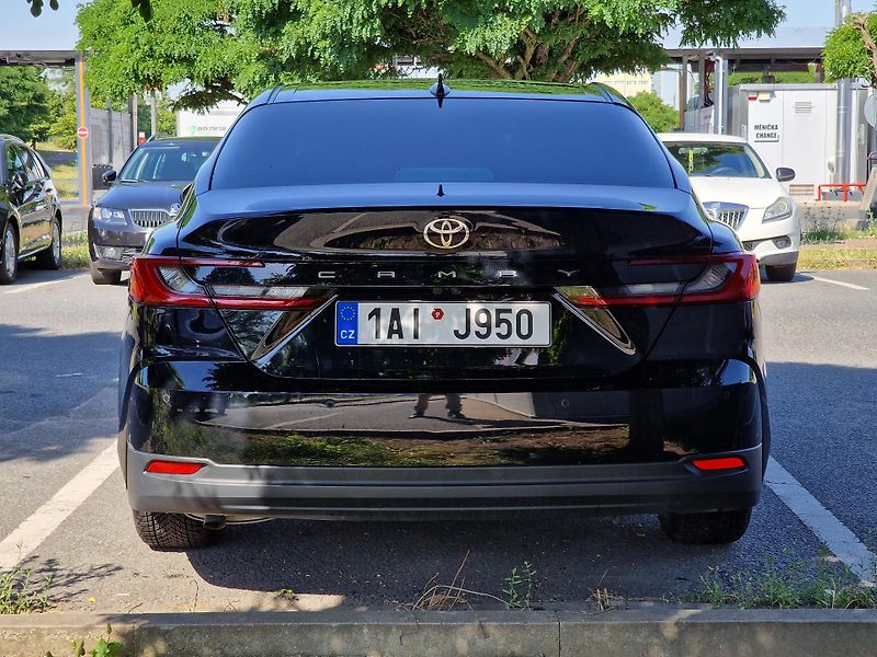 Toyota Camry (2024) 2.5 Hybrid EXECUTIVE - fotka 4 z 23
