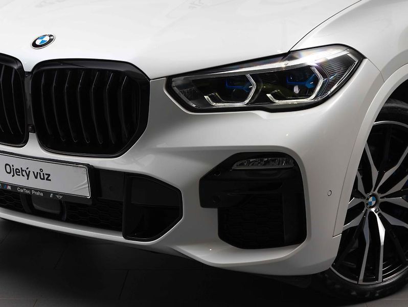 BMW X5 M50i - fotka 7 z 23