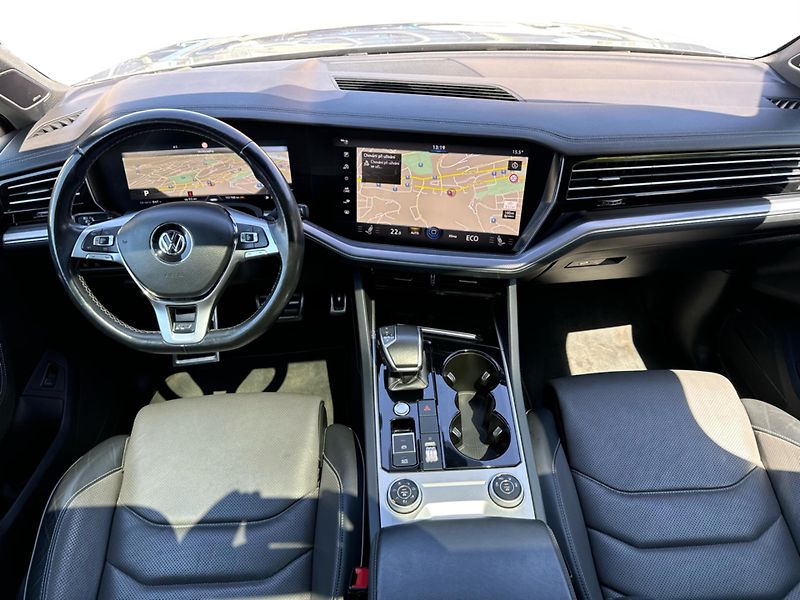 Volkswagen Touareg 3,0TDi 210kW R-line - fotka 10 z 23
