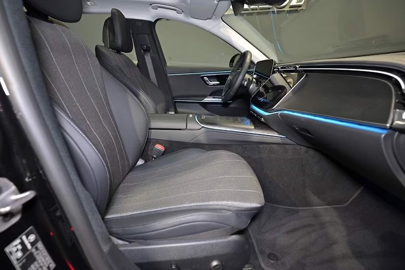 Mercedes-Benz Třídy E 220d 4M Avantgarde 360 Pano Ta - fotka 12 z 15