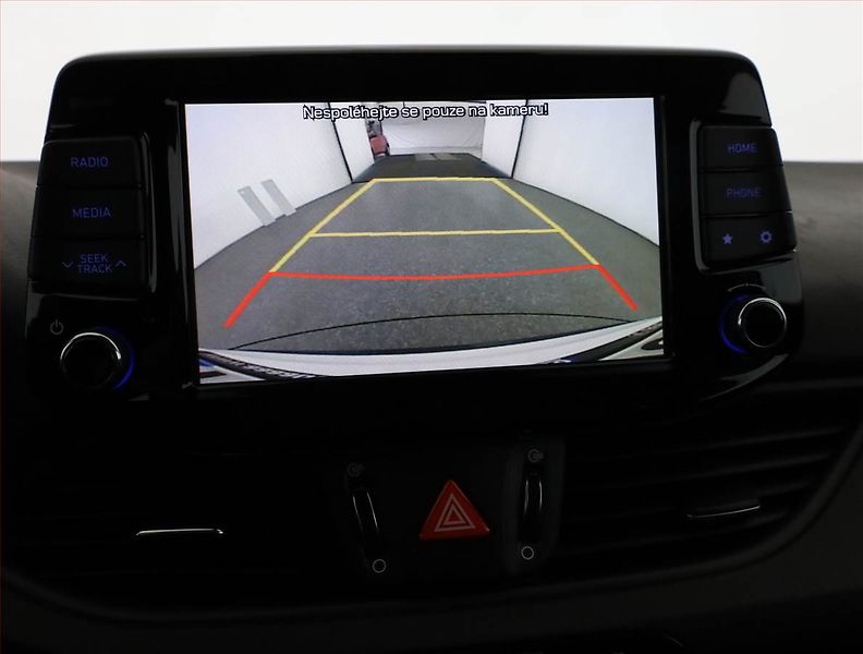 Hyundai i30 (2019) Trikolor 1.0 T-GDI, ČR,1.maj - fotka 13 z 17