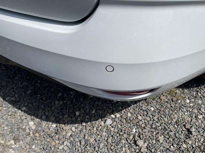 Renault Mégane 1.5 DCi 85 kW LIMITED-DPH-ČR ! - fotka 9 z 38