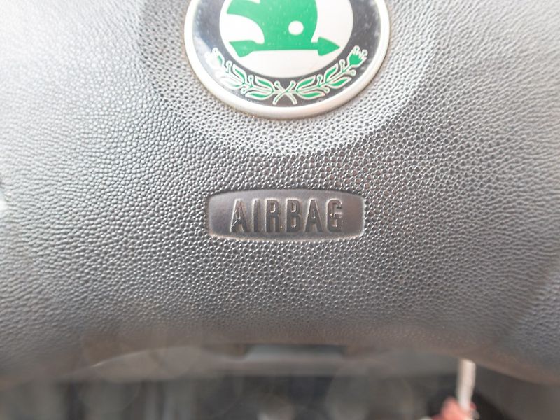 Škoda Fabia (2002) ČR 1.4i 44KW – 3/2028 - fotka 10 z 17