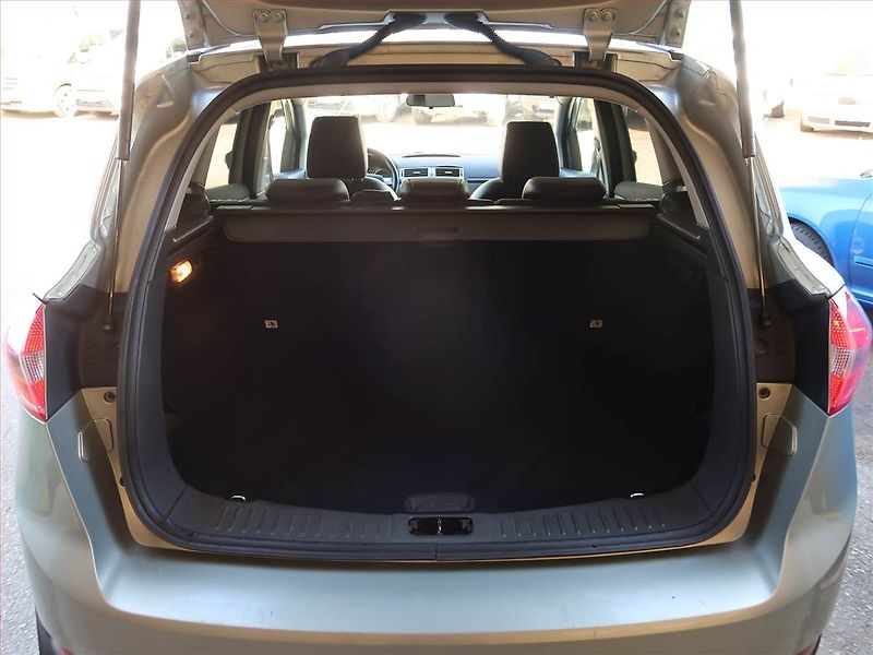 Ford Kuga (2008) 2.0 TDCi, 4X4 - fotka 13 z 18