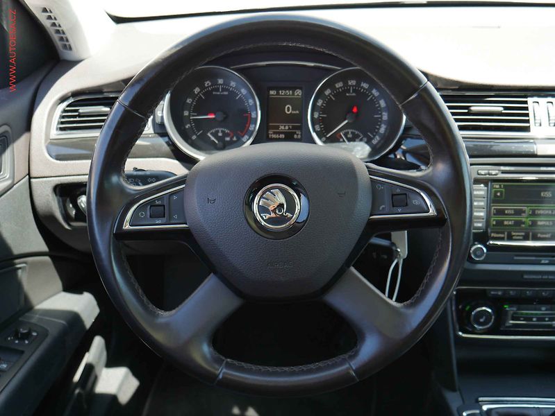 Škoda Superb (2015) 2.0TDi, Navi, bixen - fotka 14 z 26