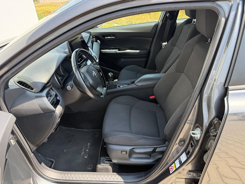 Toyota C-HR 1.2 Turbo Active Navi - fotka 11 z 28