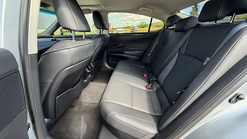 Lexus ES 300h 300H 2,5 HEV BUSINESS EDITION - fotka 20 z 25