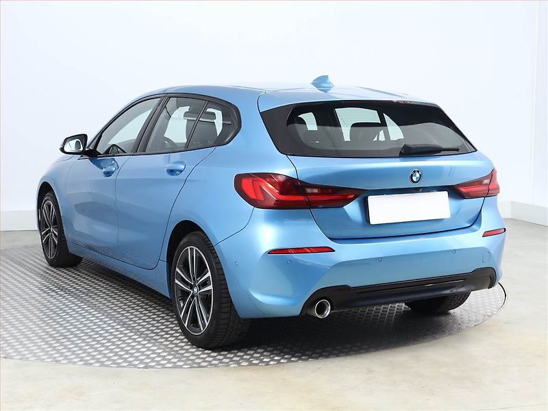 BMW Řada 1 (2019) Luxury Line 116d, Automat - fotka 4 z 18