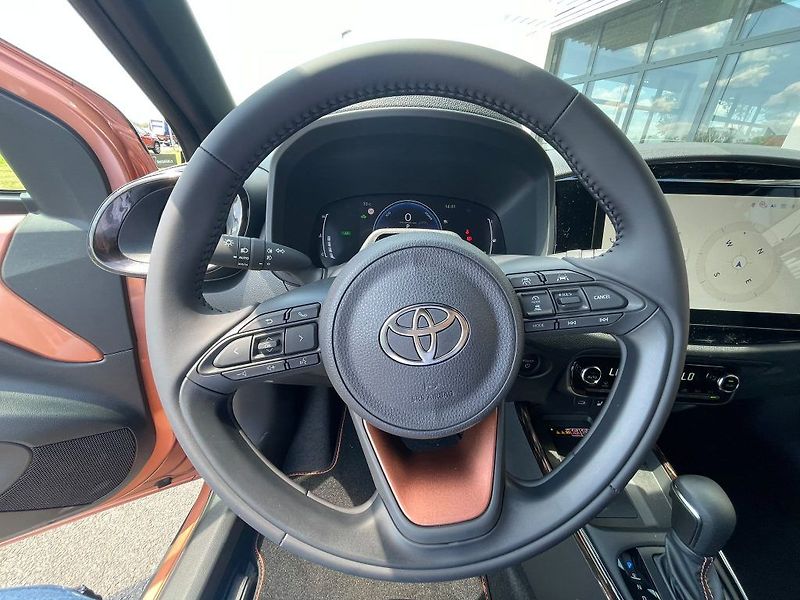Toyota Aygo 1.5 Hybrid automat Executive - fotka 18 z 24