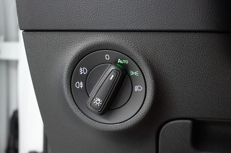 Škoda Karoq 1.5 TSI AMBITION*DPH*ČR 1.MAJ* - fotka 15 z 37