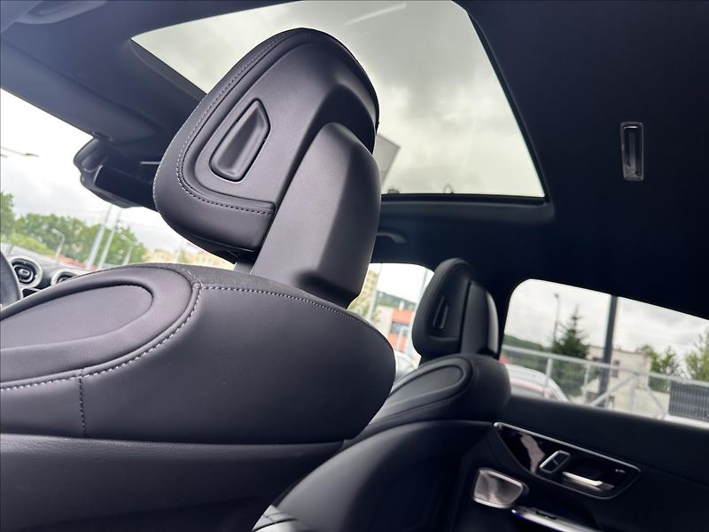 Mercedes-Benz GLC 300d 4MATIC kupé AMG linie - fotka 13 z 14