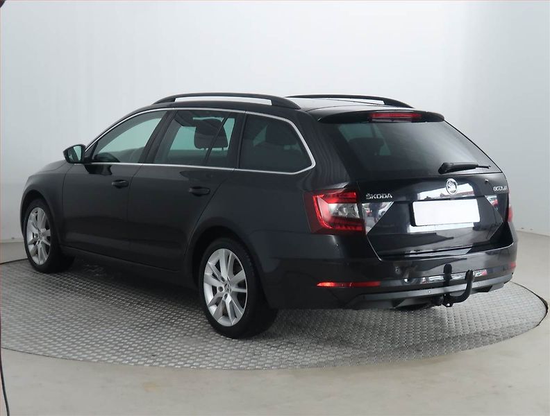 Škoda Octavia (2018) Style 1.6 TDI, Automat, Kůže - fotka 4 z 18