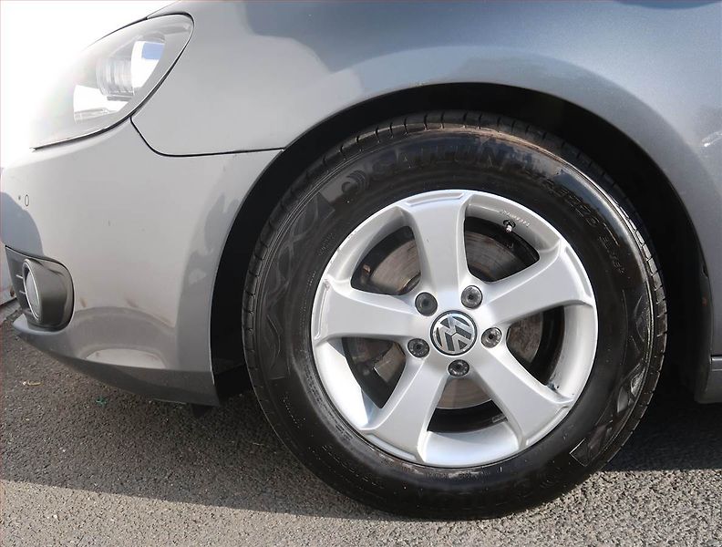 Volkswagen Golf (2012) Comfortline 1.6 TDI, Tempomat - fotka 14 z 17