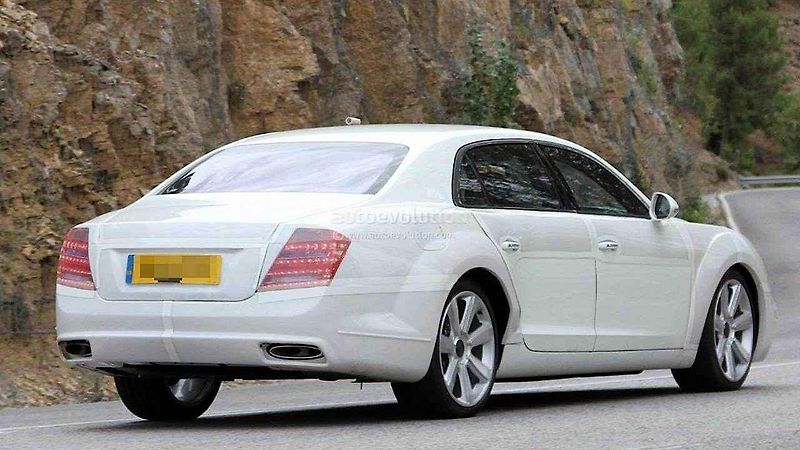 Testovací mula pro SUV Rolls-Royce Cullinan.