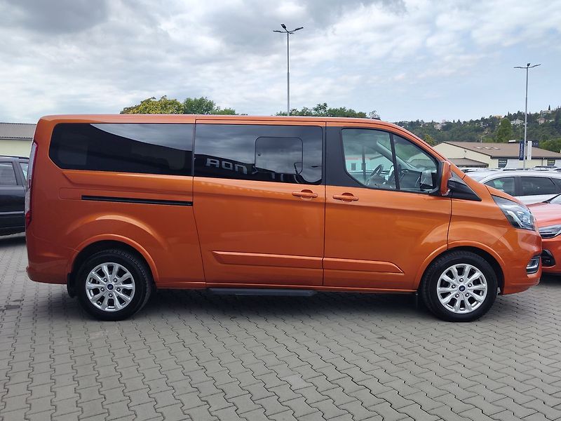 Ford Tourneo Custom 2.0 EcoBlue/136kW Titanium L2 - fotka 4 z 31