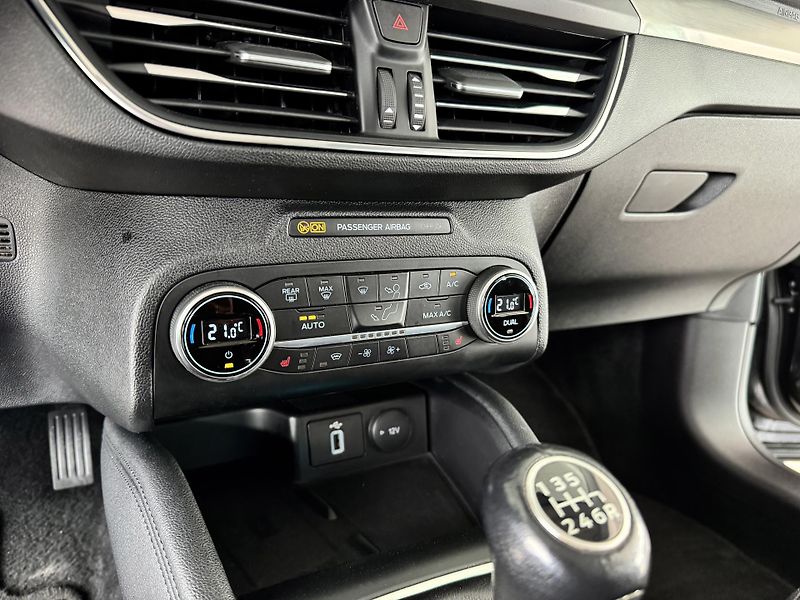 Ford Focus 1,0EcoBoost 92kW - fotka 23 z 35