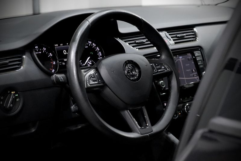 Škoda Octavia 3 Combi 1.4 TSI 110 kW DSG - fotka 12 z 36