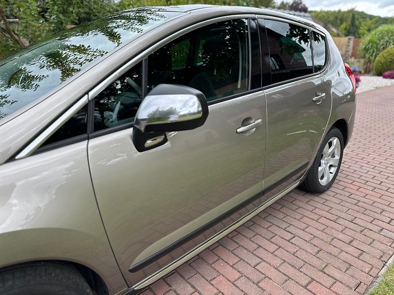 Peugeot 3008 (2011) 1.6Thp 115kw - fotka 11 z 27