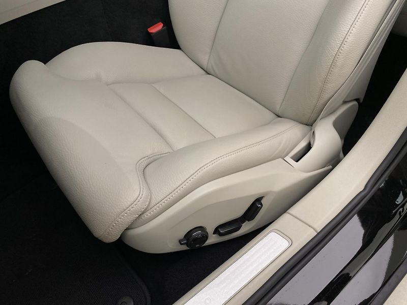 Volvo V60 B4 DARK PLUS AUT CZ - fotka 24 z 51