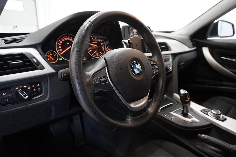 BMW Řada 3 318 AUTOMAT - fotka 16 z 32