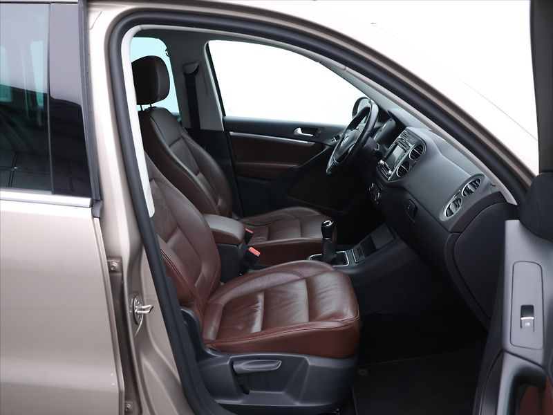 Volkswagen Tiguan 1,4 TSI 90kW Style&Sport 1.Maj - fotka 12 z 29