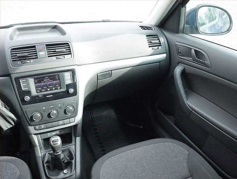 Škoda Yeti (2016) 2.0 TDI, 4X4, ČR,1.maj - fotka 8 z 17