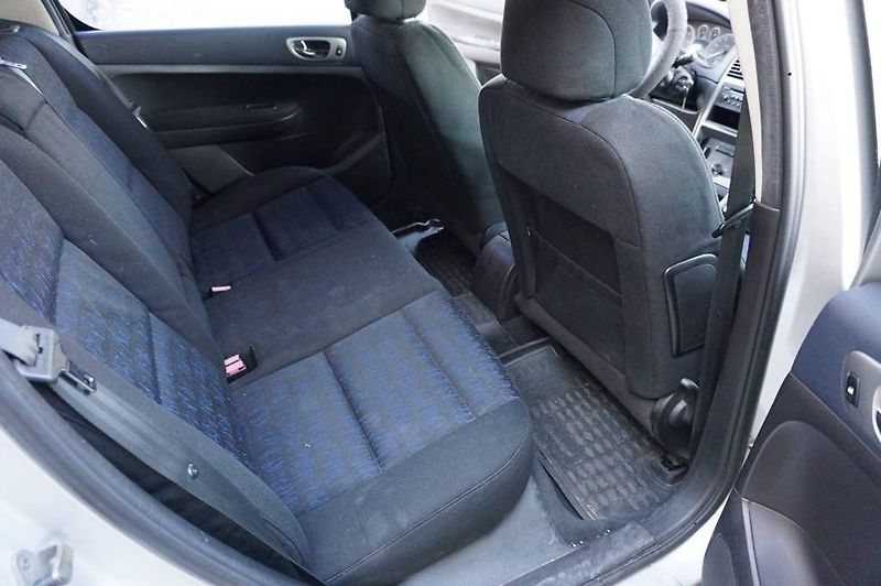 Peugeot 307 (2003) 2,0 HDI - fotka 6 z 19