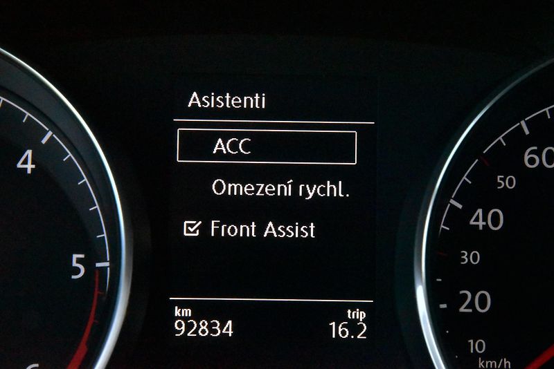 Volkswagen Touran 2.0 TDi COMFORTLINE,NAVI,MASÁŽ - fotka 13 z 51