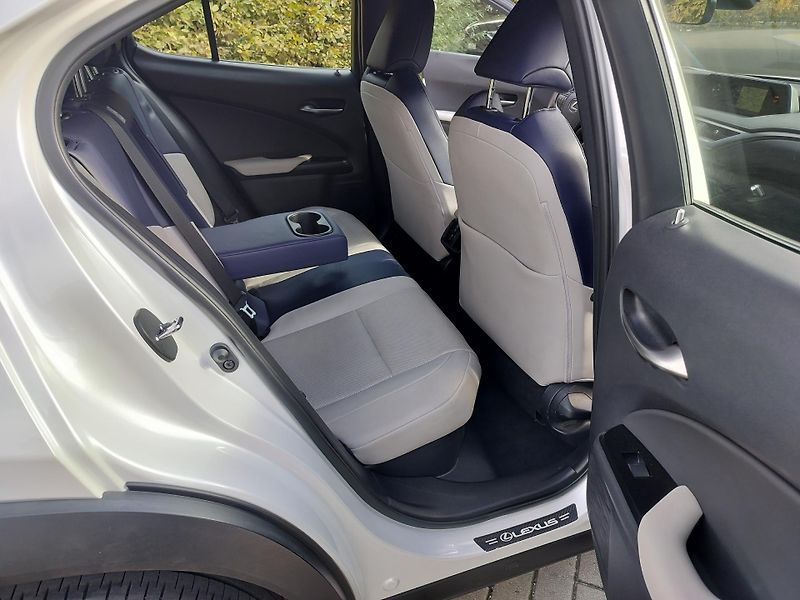 Lexus UX 250h black-white edition, kůže - fotka 18 z 25