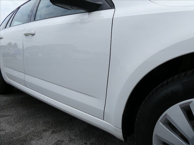 Škoda Octavia 1,6 TDi 81kW STYLE, DPH, ČR - fotka 12 z 38