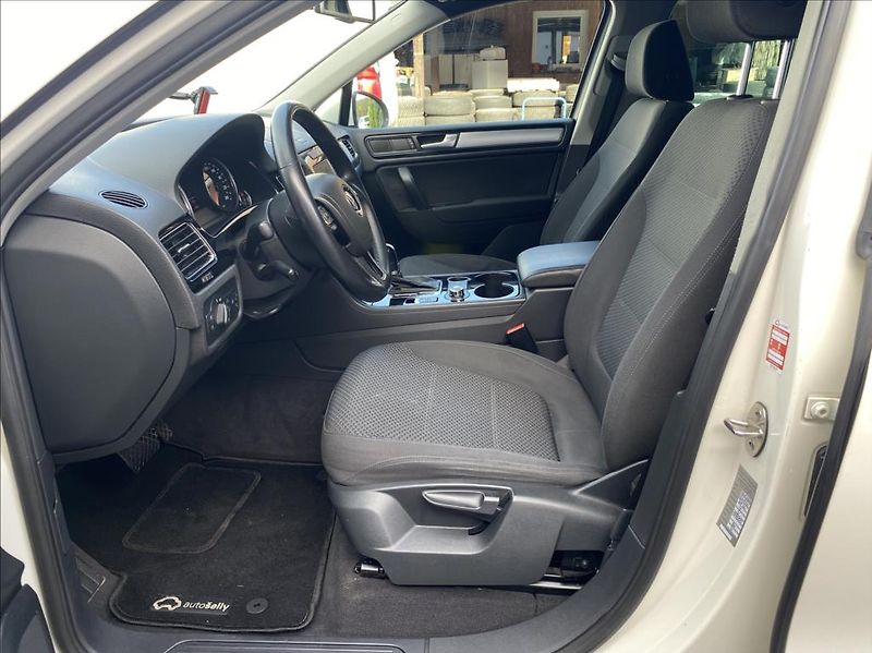 Volkswagen Touareg 3,0 TDI V6 4motion / záruka - fotka 10 z 47