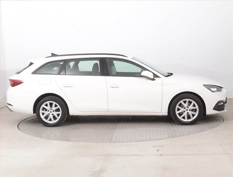 Seat Leon (2022) Style 1.5 TSI, Serv.kniha - fotka 6 z 15