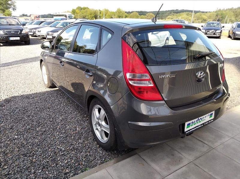 Hyundai i30 1,6 CRDi VGT 66kW Comfort - fotka 5 z 14