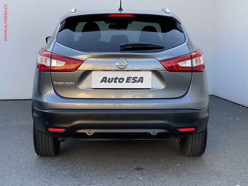Nissan Qashqai (2016) 1.2 DiG-T, Acenta, kamera - fotka 5 z 18