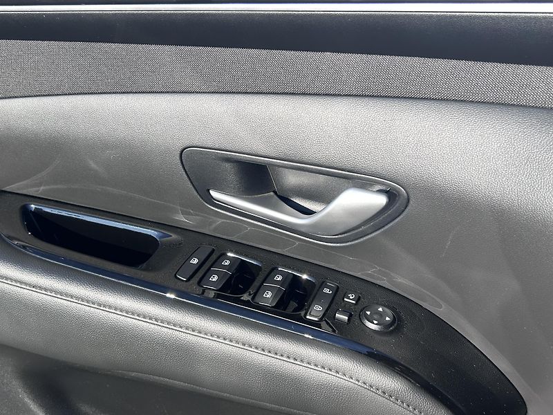Hyundai Tucson 1.6 T-GDi Smart - fotka 13 z 38