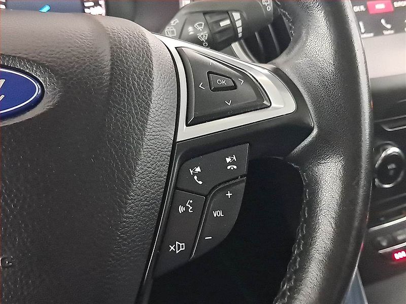 Ford S-MAX (2016) 2.0 TDCi, Navi, Tempomat - fotka 17 z 21
