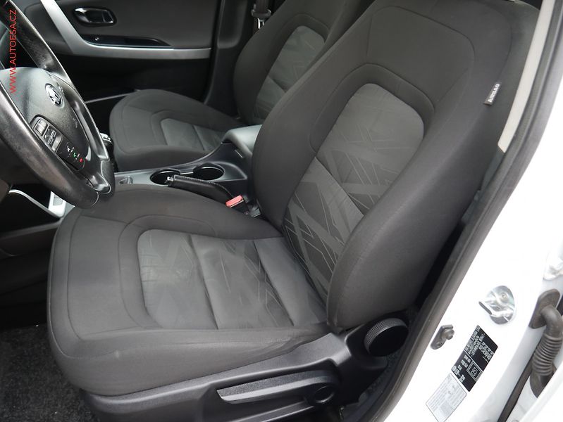 Kia Ceed (2016) 1.6 CRDi, ČR, AC, tempo, - fotka 9 z 15