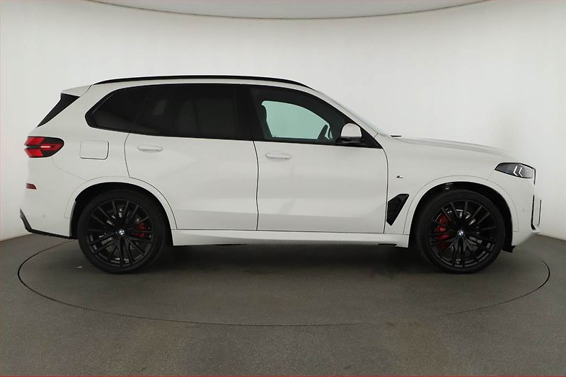 BMW X5 (2025) xDrive30d, M Paket, FullLed - fotka 6 z 31