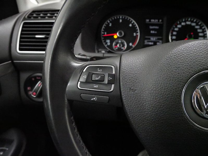 Volkswagen Touran - fotka 16 z 26