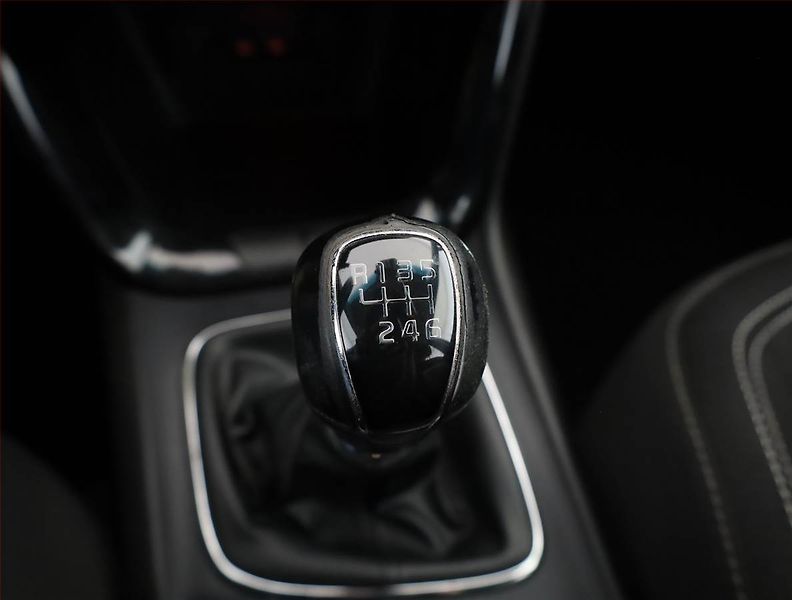 Kia Ceed (2014) 1.6 CRDi, Serv.kniha, nová STK - fotka 13 z 19