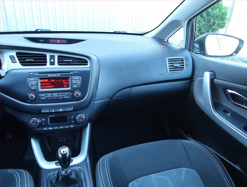 Kia Ceed (2015) 1.6 GDI, ČR,1.maj, Serv.kniha - fotka 8 z 15